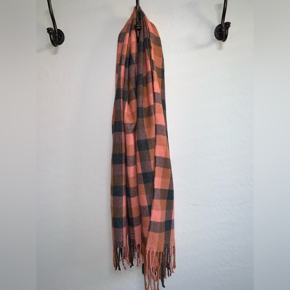 NWOT Unisex Universal Thread Soft Plaid Blanket Wrap Scarf With Twisted Fringe - Picture 5 of 7
